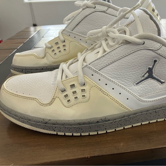 Jordan Flight 1 low - Picture 1 of 7